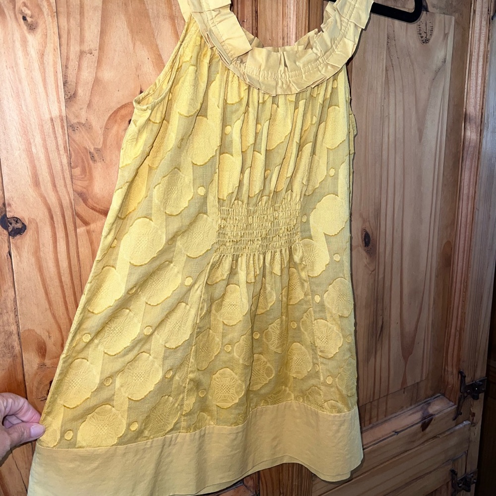 BCBG yellow polka dot sleeveless top. SZ. M - Picture 6 of 12